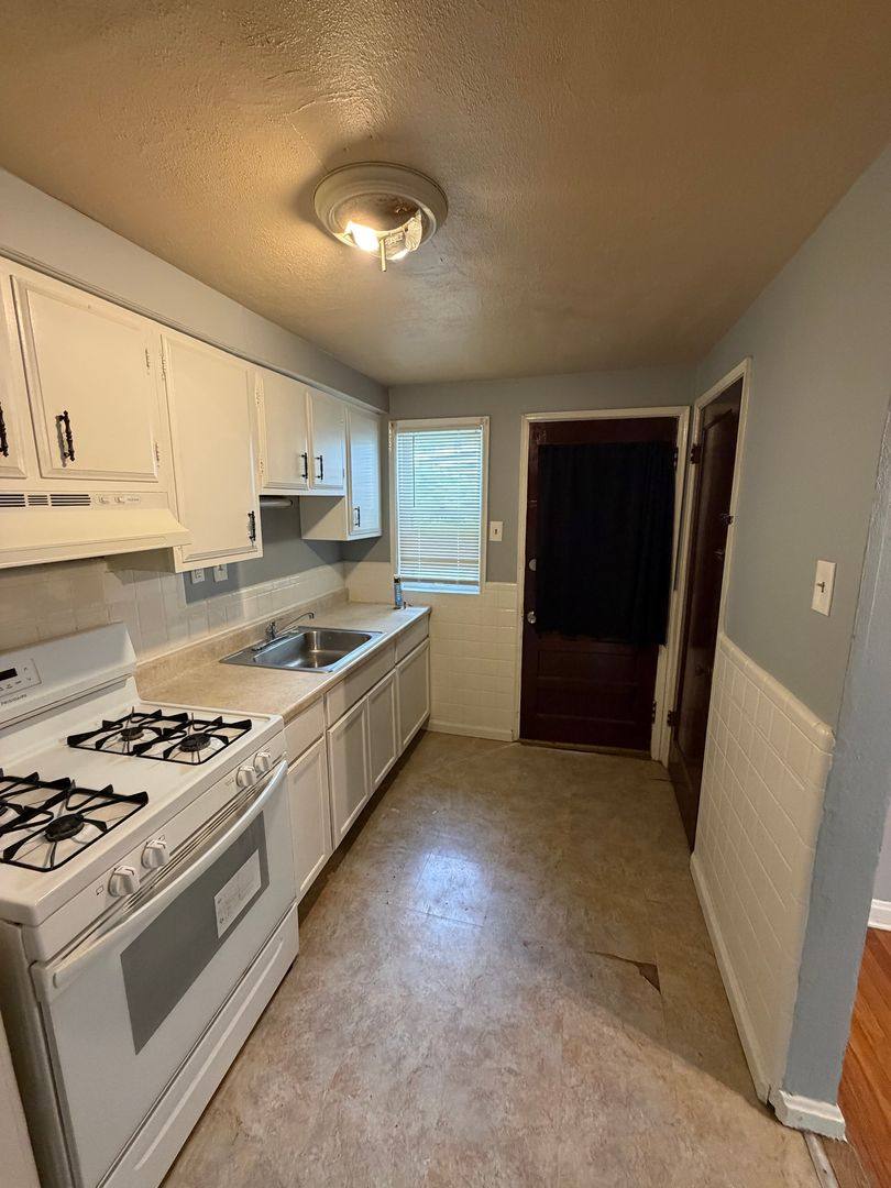 House for rent at 1927 Stillwater Dr, Saint Louis, MO 63114