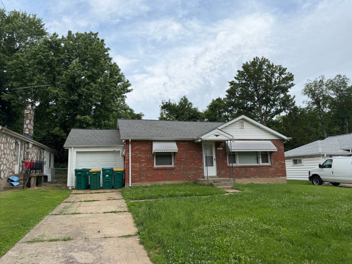 House for rent at 1927 Stillwater Dr, Saint Louis, MO 63114