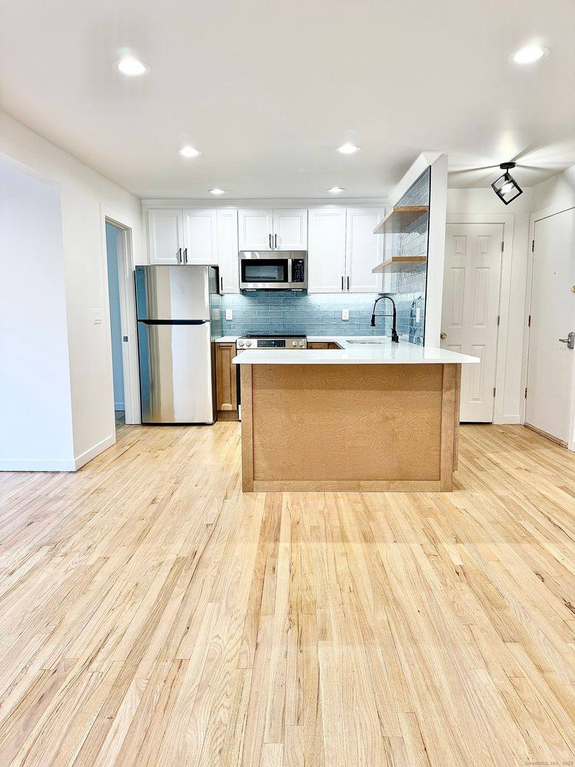 Apartment for rent at 1742 Boston Post Rd #5A, Westbrook, CT 06498