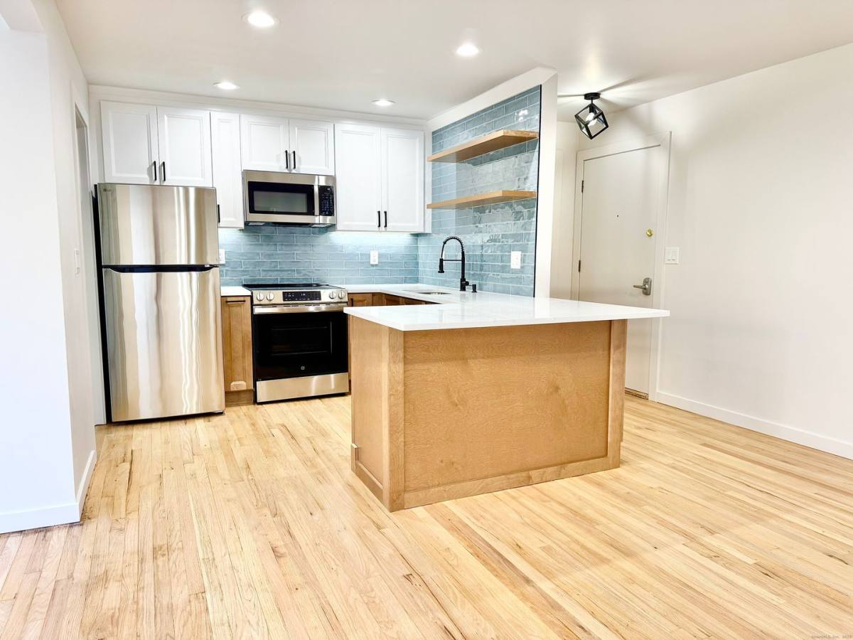 Apartment for rent at 1742 Boston Post Rd #5A, Westbrook, CT 06498