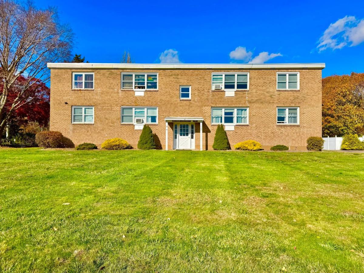 Apartment for rent at 1742 Boston Post Rd #5A, Westbrook, CT 06498