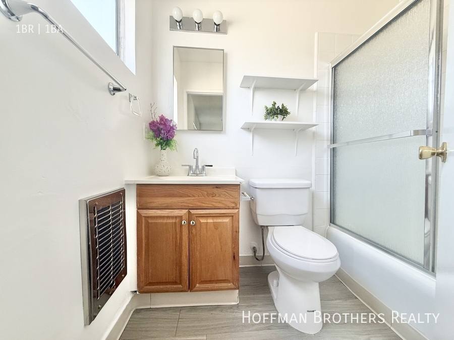 Apartment for rent at 18522 Clark St #4, Tarzana, CA 91356