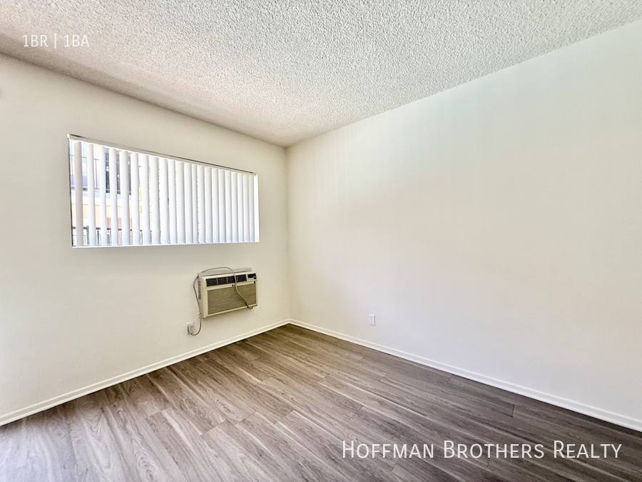 Apartment for rent at 18522 Clark St #4, Tarzana, CA 91356
