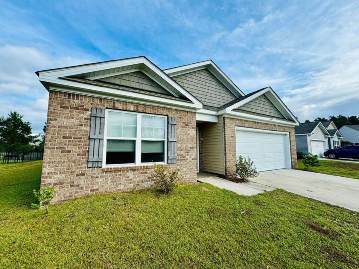 House for rent at 623 Hogan Dr, Richmond Hill, GA 31324