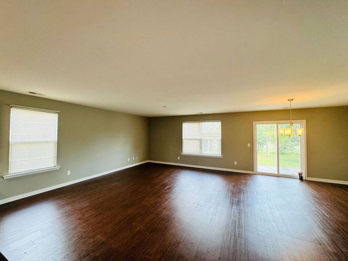 House for rent at 623 Hogan Dr, Richmond Hill, GA 31324