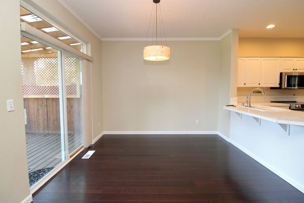 Townhouse for rent at 10722 NE 5th Ave, Portland, OR 97211
