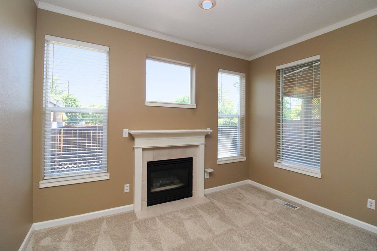 Townhouse for rent at 10722 NE 5th Ave, Portland, OR 97211