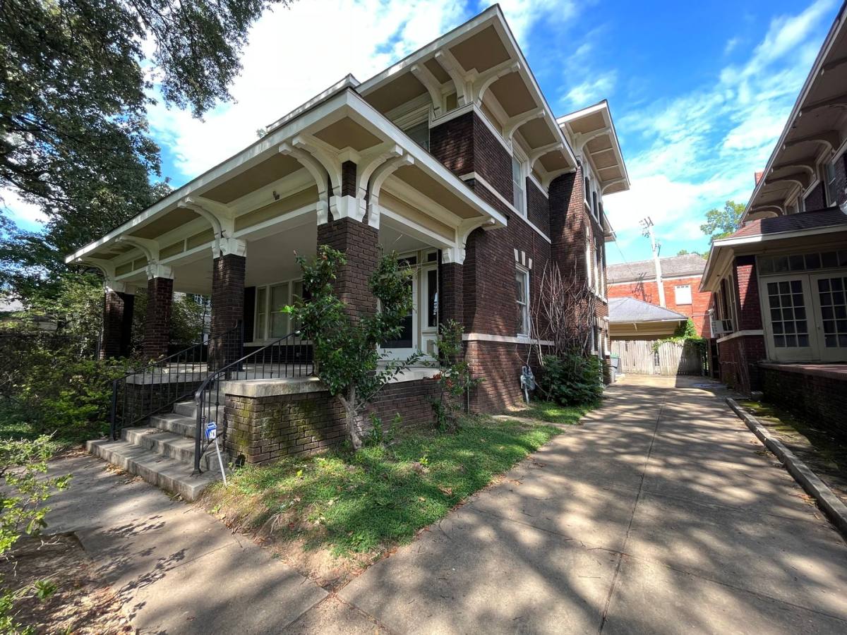 House for rent at 240 S Belvedere Blvd, Memphis, TN 38104