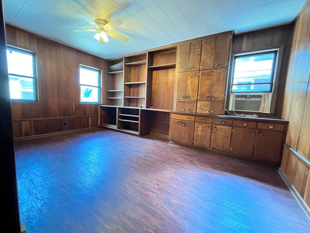 House for rent at 240 S Belvedere Blvd, Memphis, TN 38104