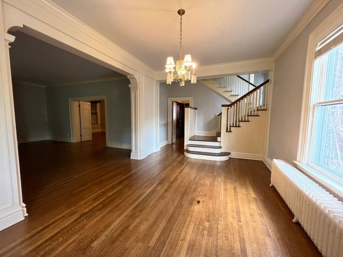 House for rent at 240 S Belvedere Blvd, Memphis, TN 38104