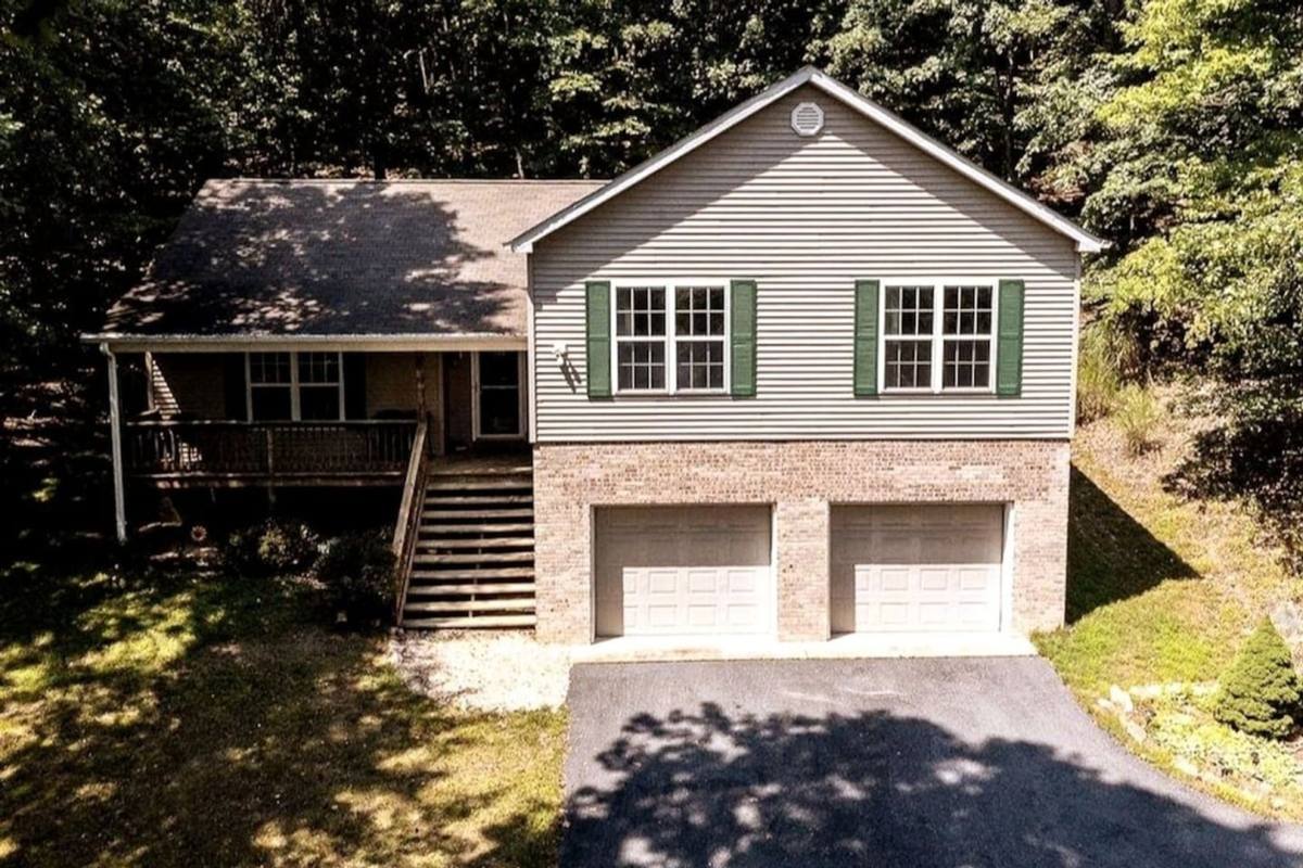 House for rent at 187 Grouse Dr, McGaheysville, VA 22840