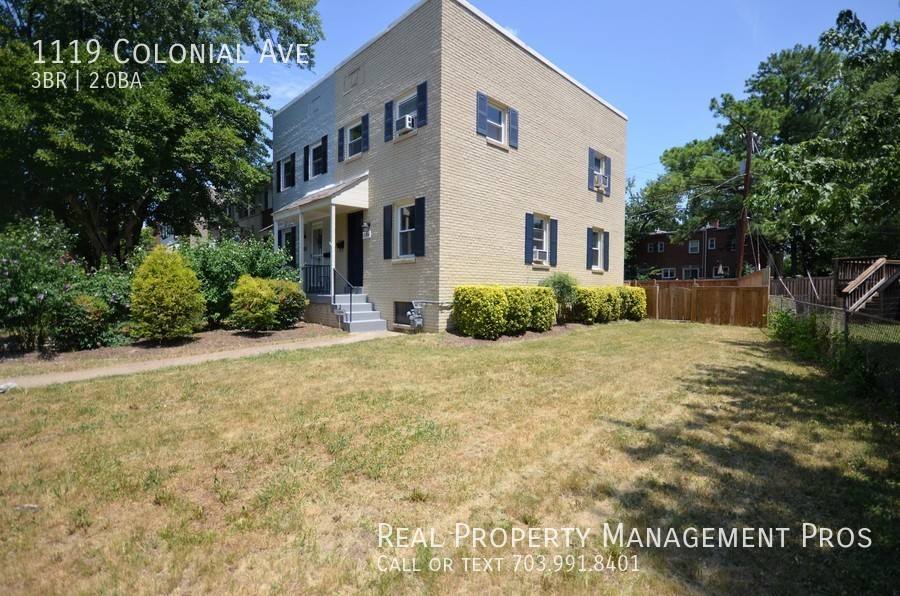 Townhouse for rent at 1119 Colonial Ave, Alexandria, VA 22314