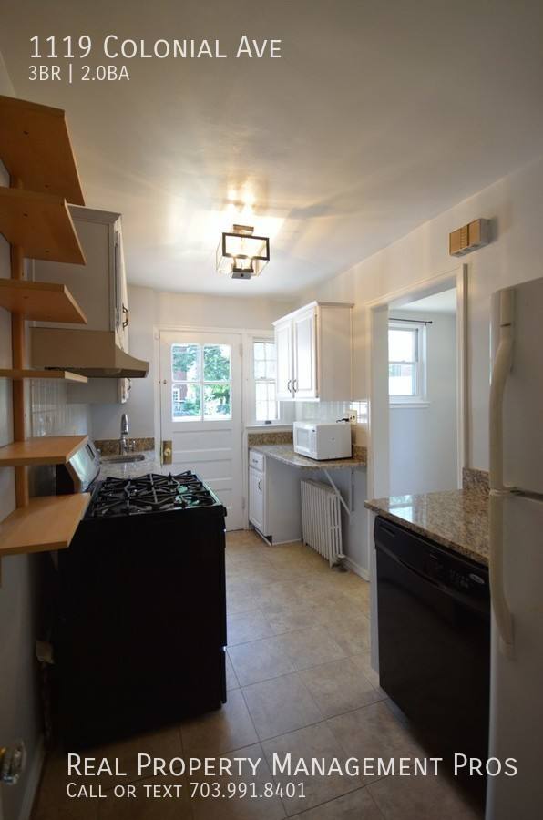 Townhouse for rent at 1119 Colonial Ave, Alexandria, VA 22314