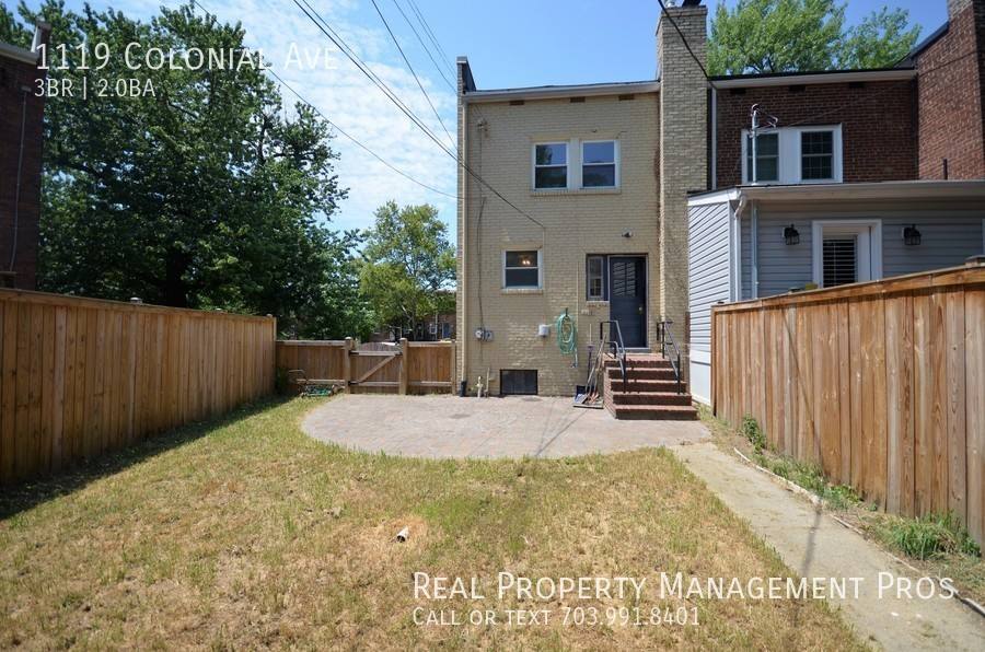 Townhouse for rent at 1119 Colonial Ave, Alexandria, VA 22314
