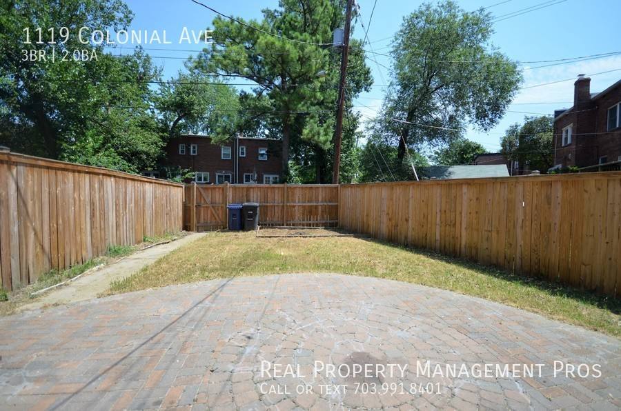 Townhouse for rent at 1119 Colonial Ave, Alexandria, VA 22314