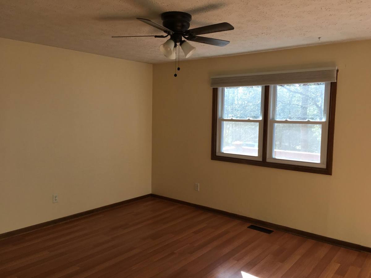 House for rent at 48 N Rowe Rd, Hendersonville, NC 28792