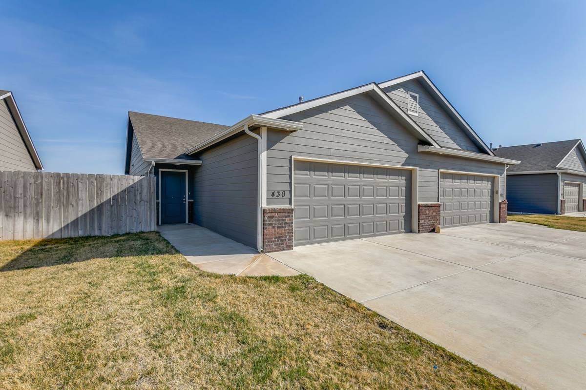 Townhouse for rent at 421 S Longbranch Dr, Maize, KS 67101
