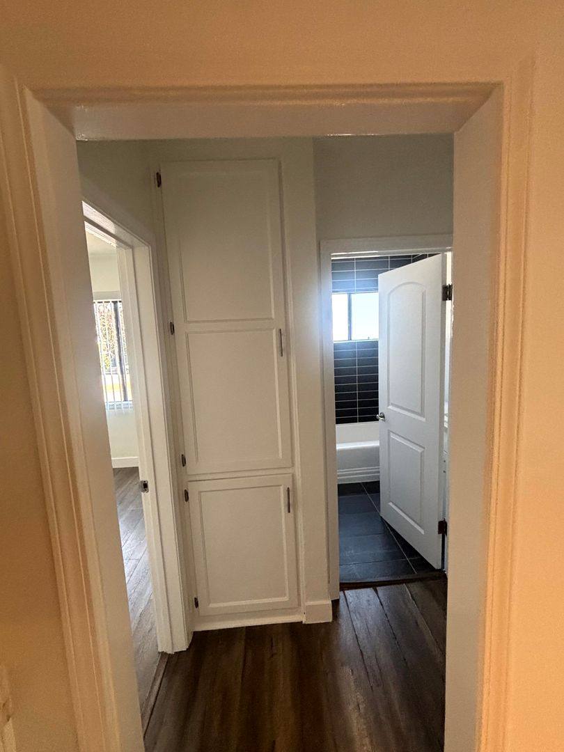 Apartment for rent at 5623-5633 Venice Blvd, Los Angeles, CA 90019