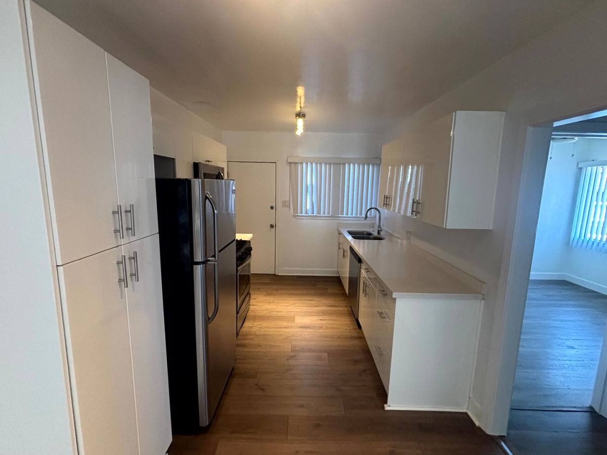 Apartment for rent at 5623-5633 Venice Blvd, Los Angeles, CA 90019