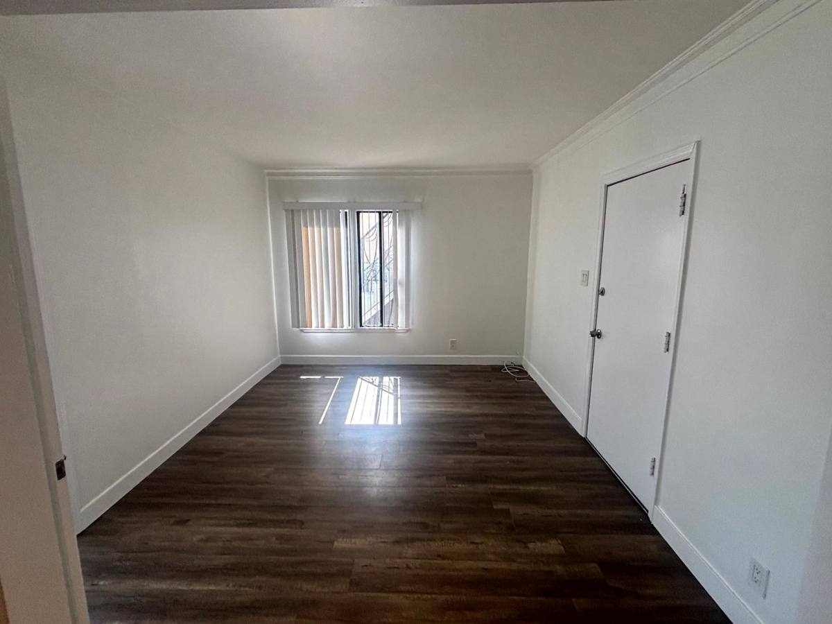 Apartment for rent at 5623-5633 Venice Blvd, Los Angeles, CA 90019