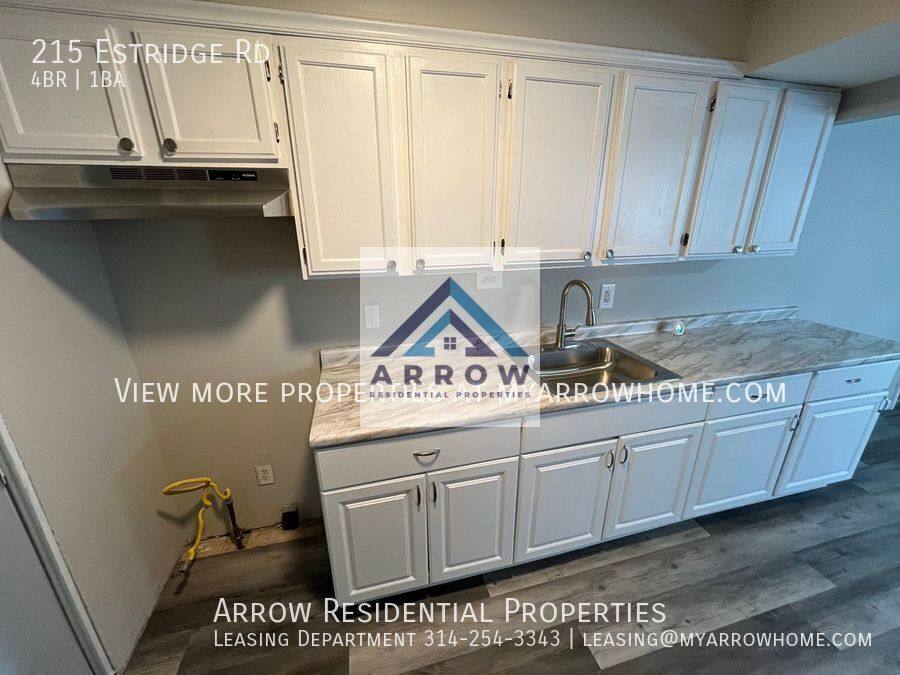 House for rent at 215 Estridge Rd, Saint Louis, MO 63137