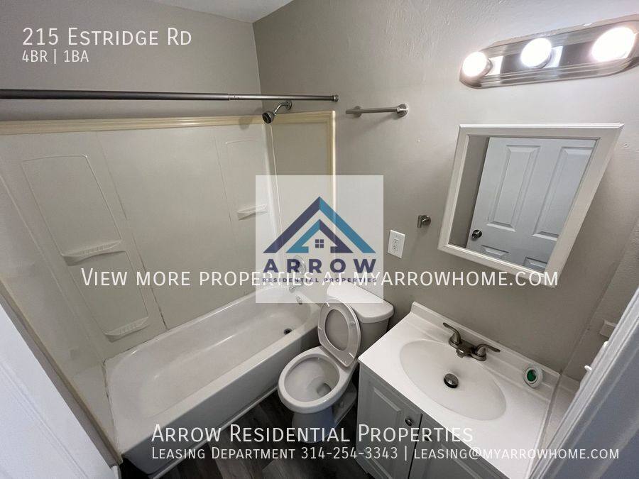 House for rent at 215 Estridge Rd, Saint Louis, MO 63137