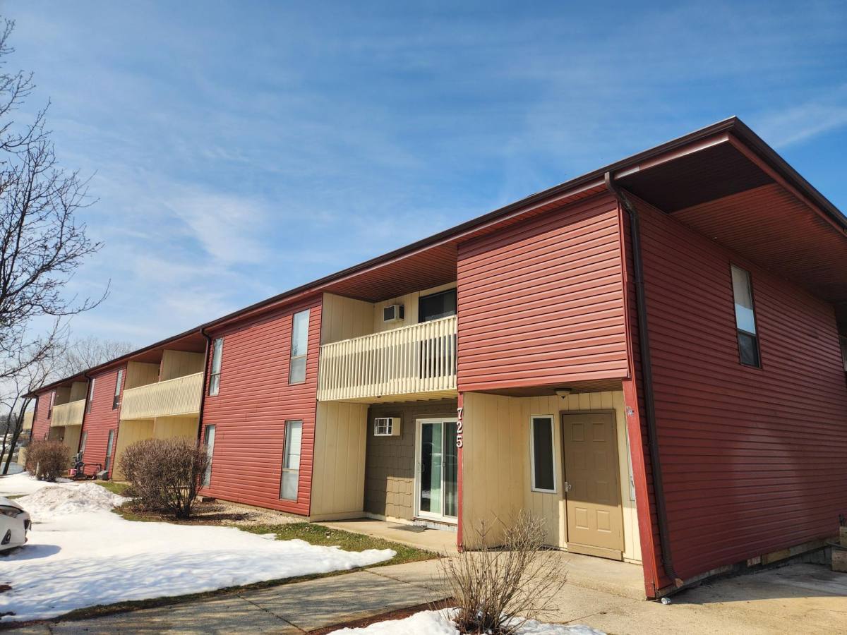 Apartment for rent at 725 Green Bay Dr, Mayville, WI 53050