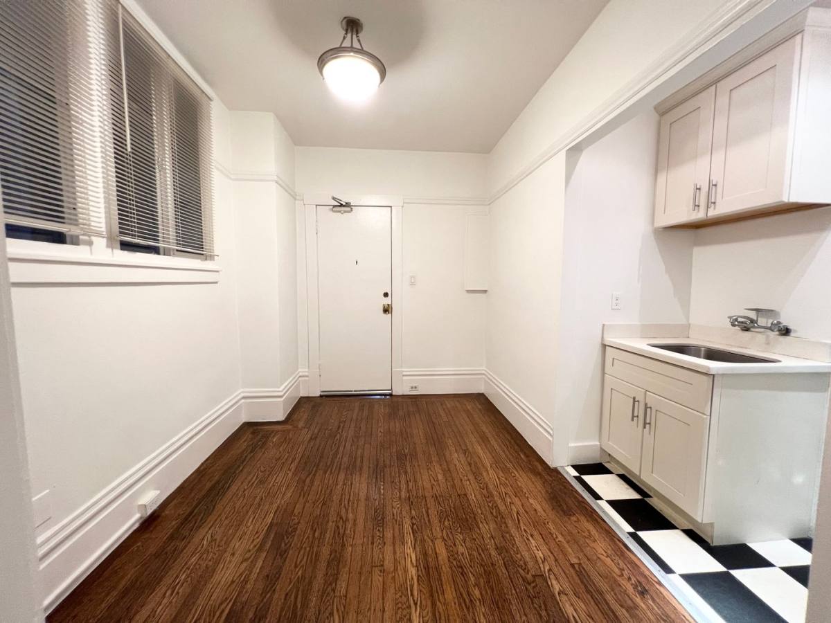 Apartment for rent at 711 Leavenworth St, San Francisco, CA 94109