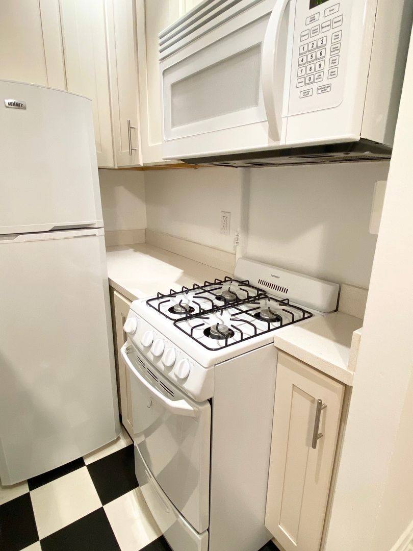 Apartment for rent at 711 Leavenworth St, San Francisco, CA 94109
