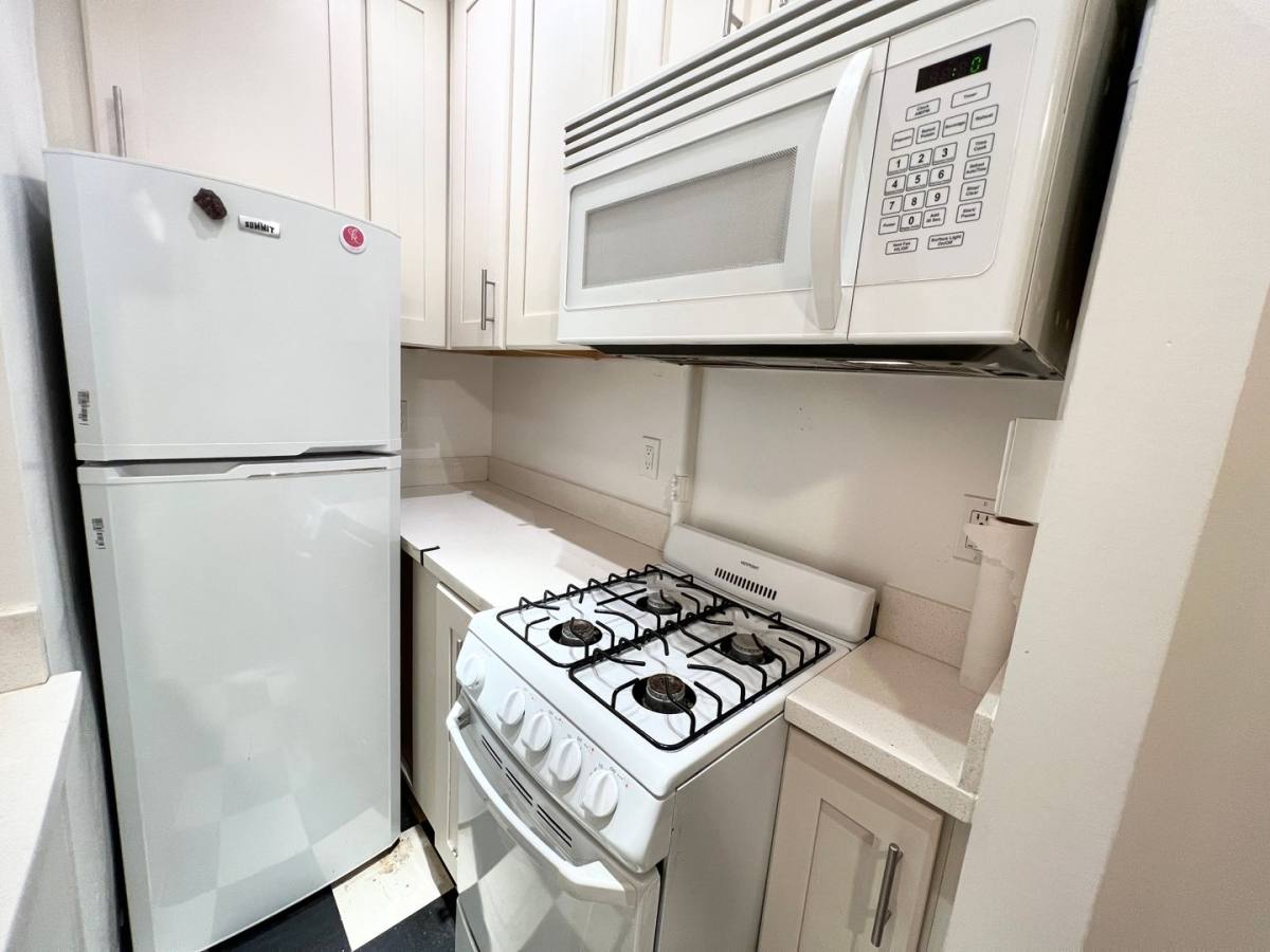 Apartment for rent at 711 Leavenworth St, San Francisco, CA 94109