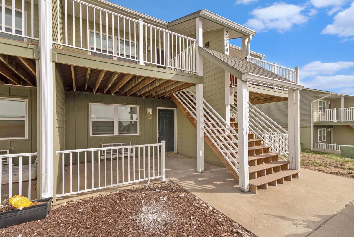 Apartment for rent at 2300 NE 70th St, Kansas City, MO 64118