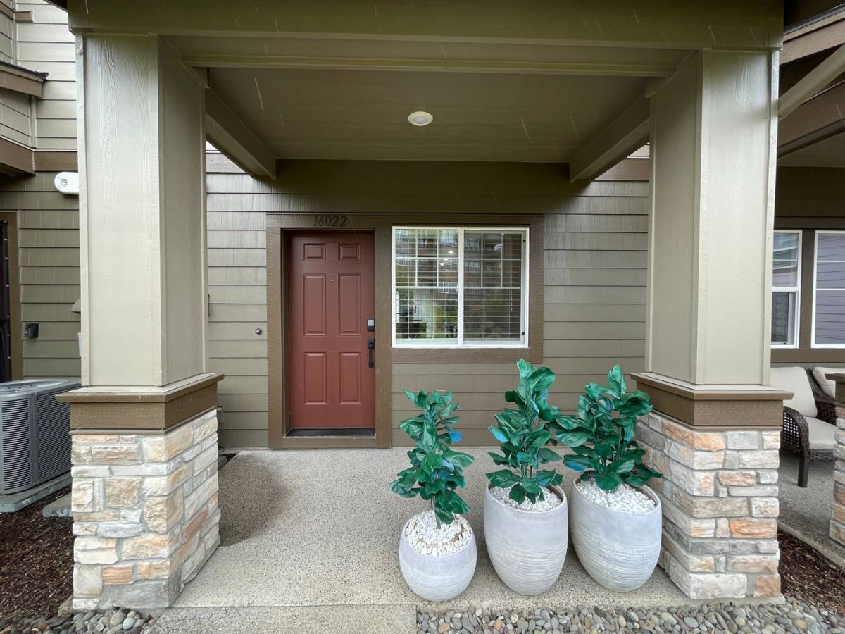 Townhouse for rent at 16022 NW Hosmer Lane, Portland, OR 97229