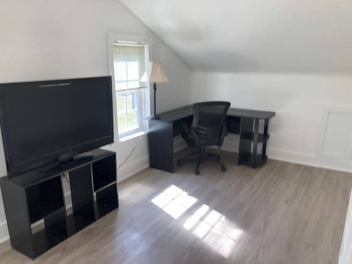 Apartment for rent at 346 2nd Ave, Bridgeville, PA 15017