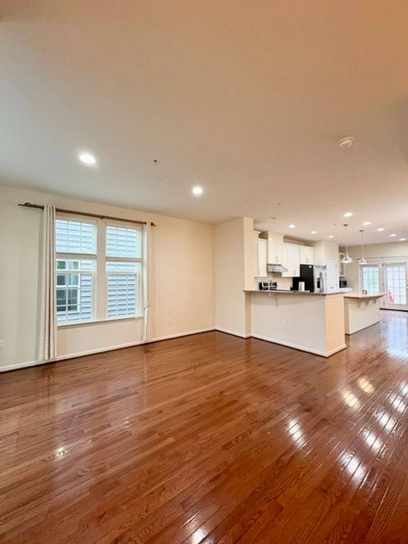 Townhouse for rent at 12227 Majestic Maple Dr, Clarksburg, MD 20871