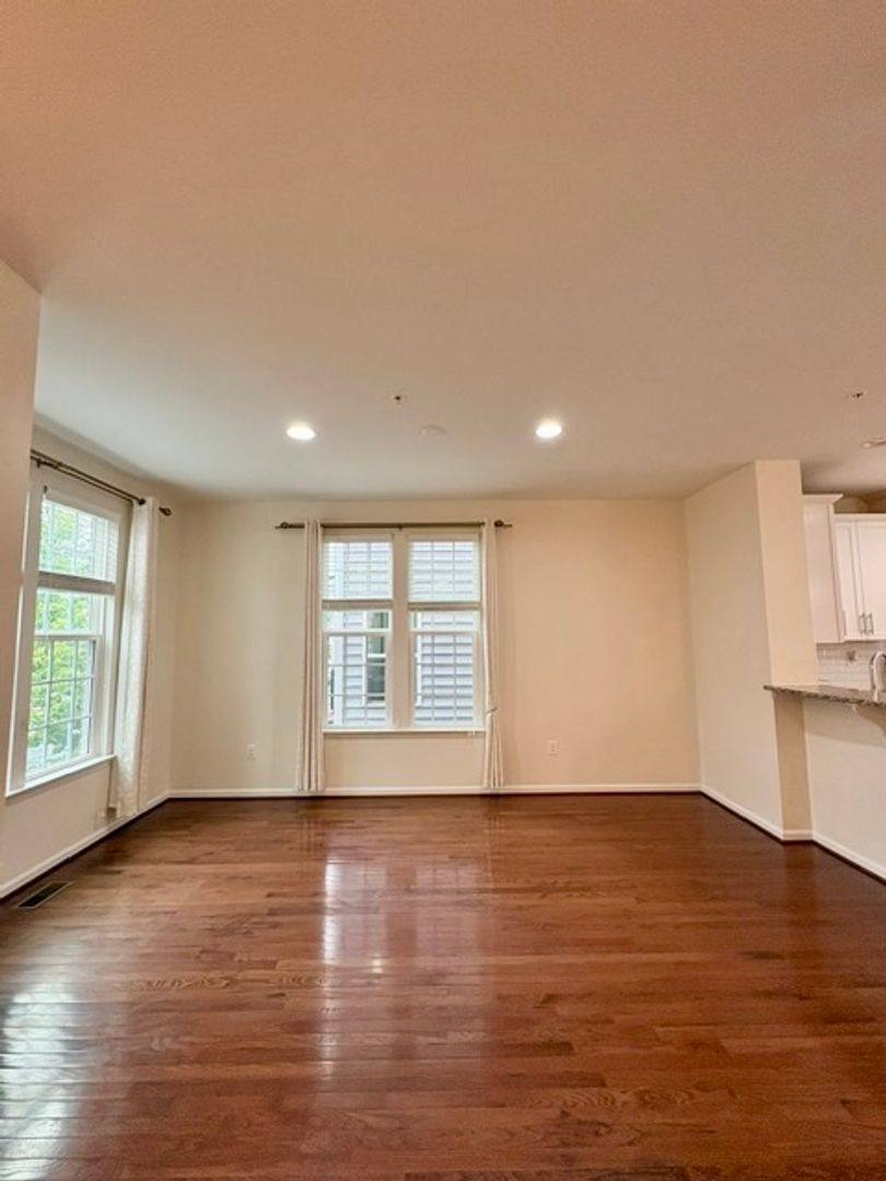 Townhouse for rent at 12227 Majestic Maple Dr, Clarksburg, MD 20871