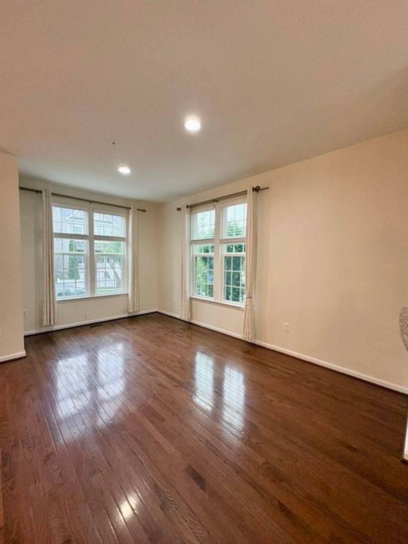 Townhouse for rent at 12227 Majestic Maple Dr, Clarksburg, MD 20871