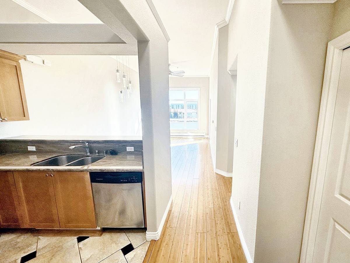Apartment for rent at 15956 E 14th St #404, Daly City, CA 94015
