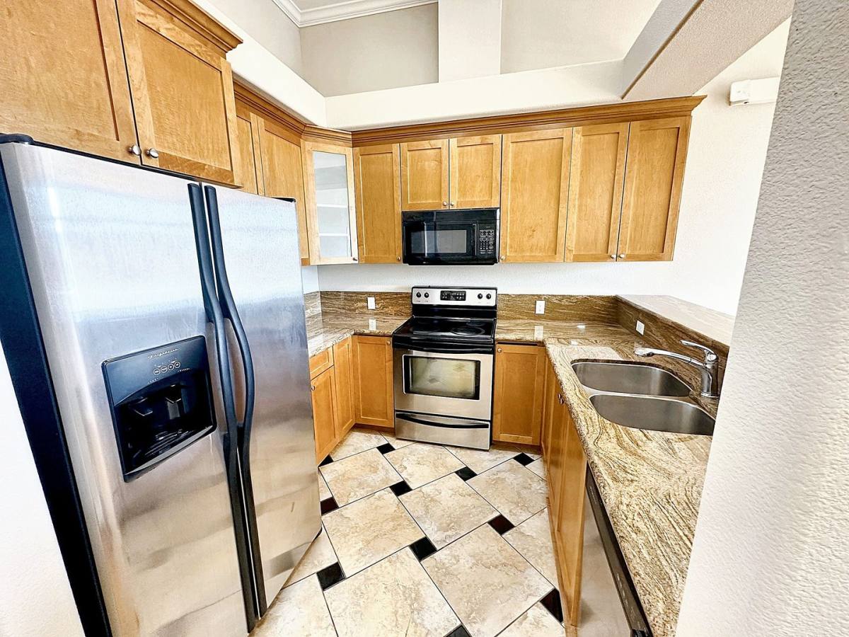 Apartment for rent at 15956 E 14th St #404, Daly City, CA 94015