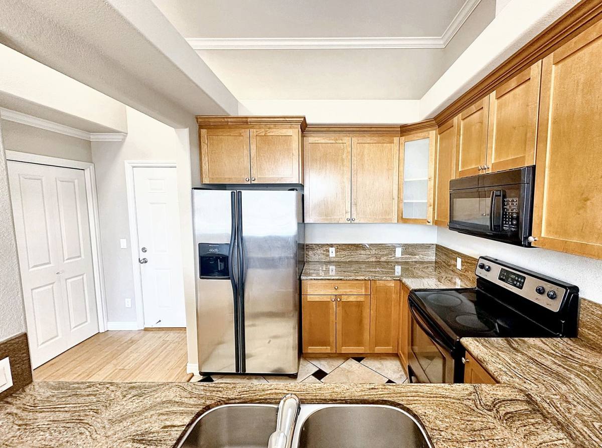 Apartment for rent at 15956 E 14th St #404, Daly City, CA 94015