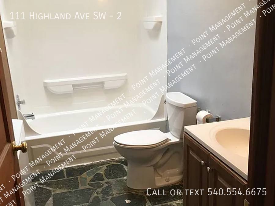 Apartment for rent at 111 Highland Ave SW #2, Roanoke, VA 24016