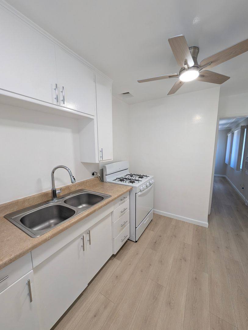 Apartment for rent at 11042-11050 1 2 Aqua Vista St, North Hollywood, CA 91602