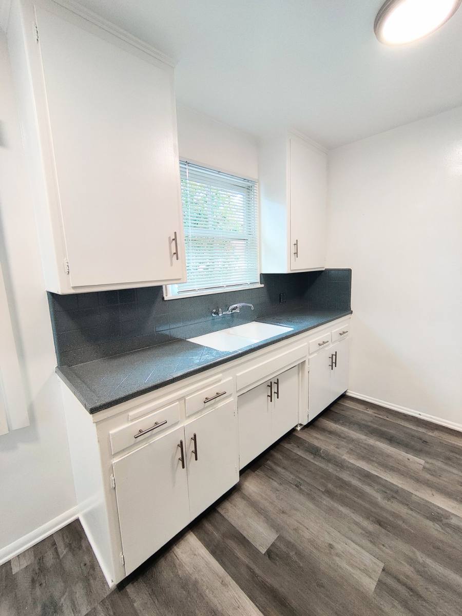 Apartment for rent at 11042-11050 1 2 Aqua Vista St, North Hollywood, CA 91602