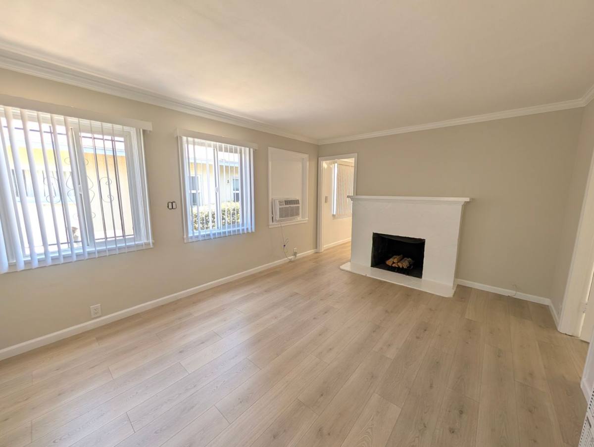 Apartment for rent at 11042-11050 1 2 Aqua Vista St, North Hollywood, CA 91602