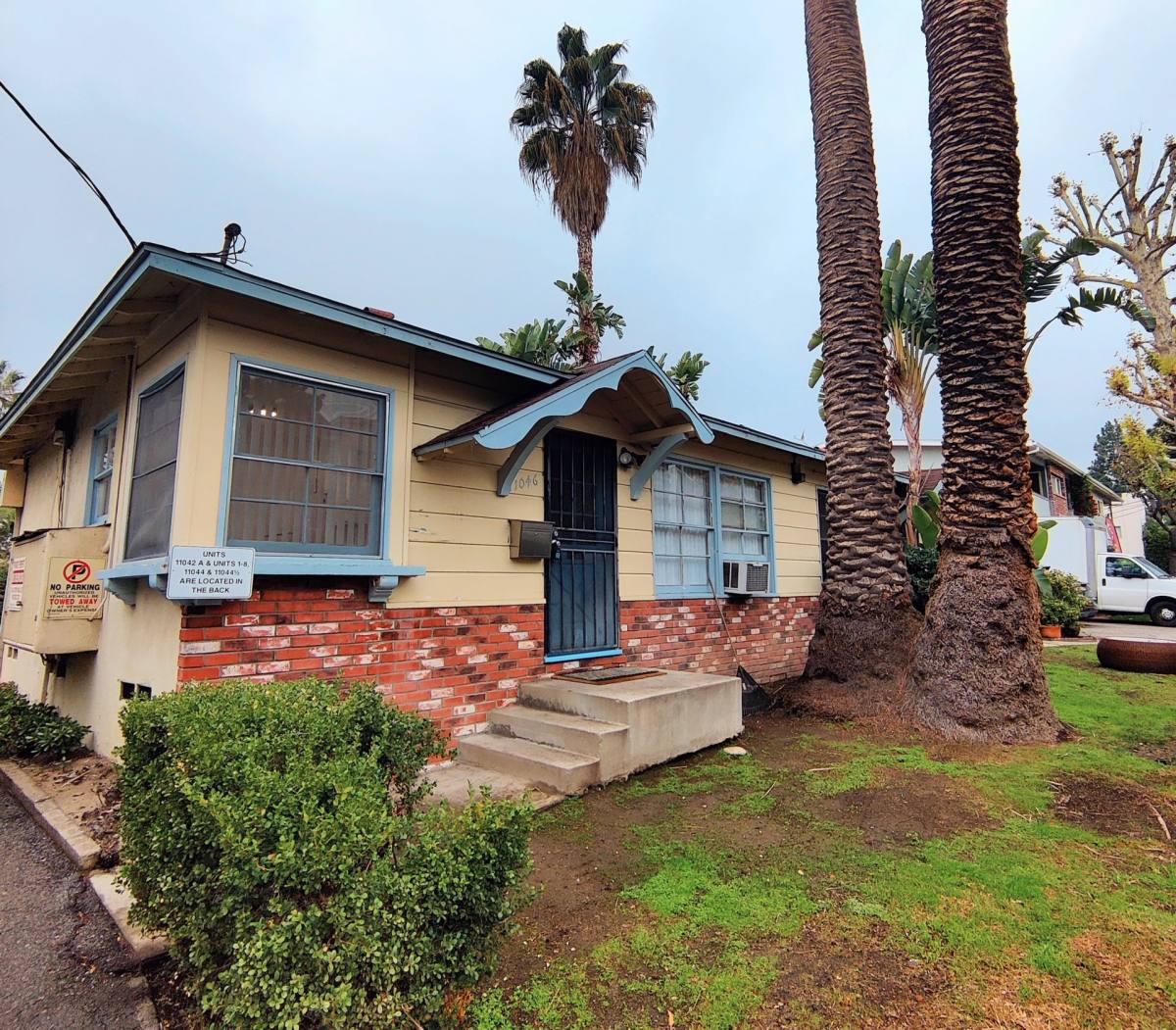 Apartment for rent at 11042-11050 1 2 Aqua Vista St, North Hollywood, CA 91602