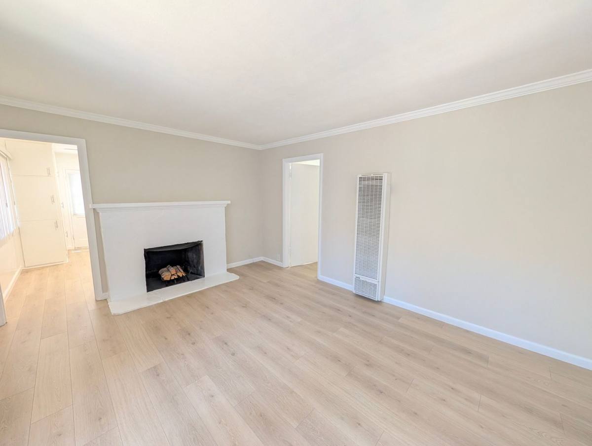 Apartment for rent at 11042-11050 1 2 Aqua Vista St, North Hollywood, CA 91602