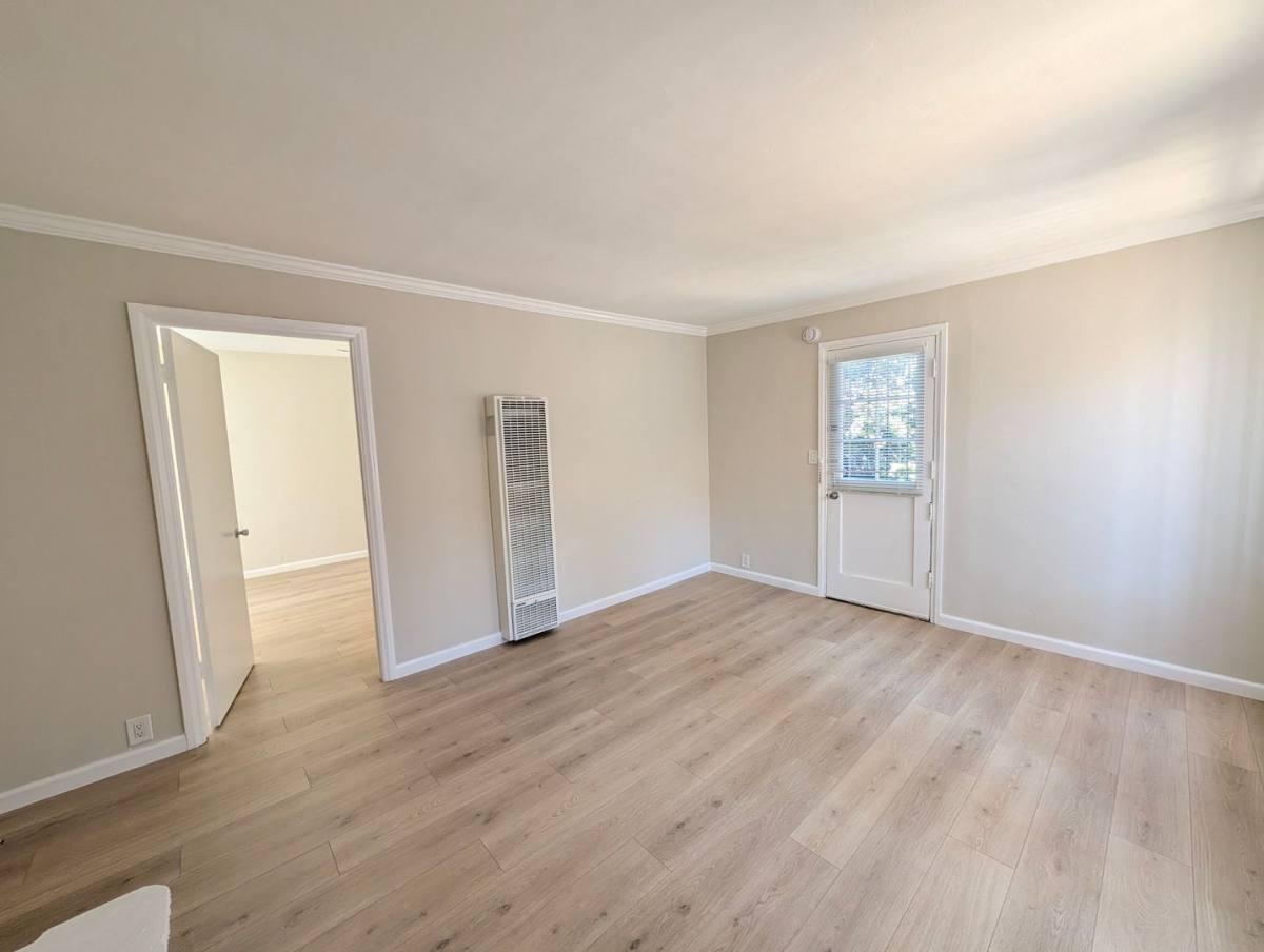Apartment for rent at 11042-11050 1 2 Aqua Vista St, North Hollywood, CA 91602