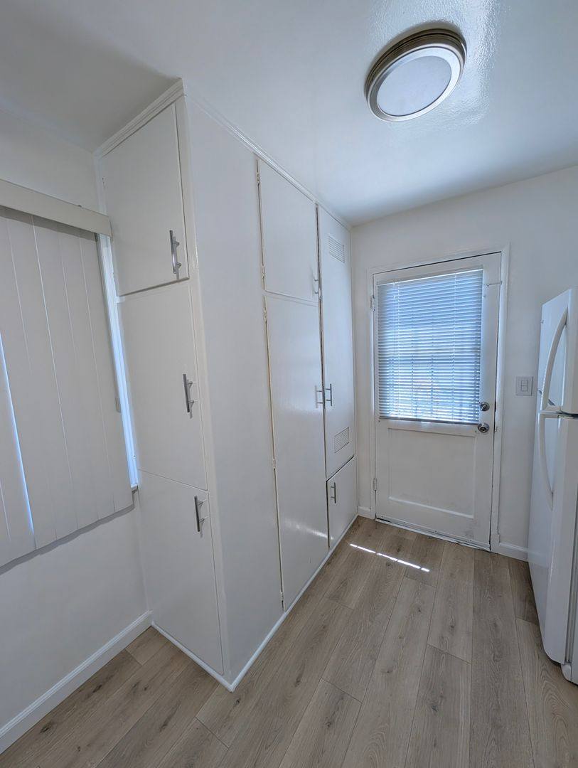 Apartment for rent at 11042-11050 1 2 Aqua Vista St, North Hollywood, CA 91602