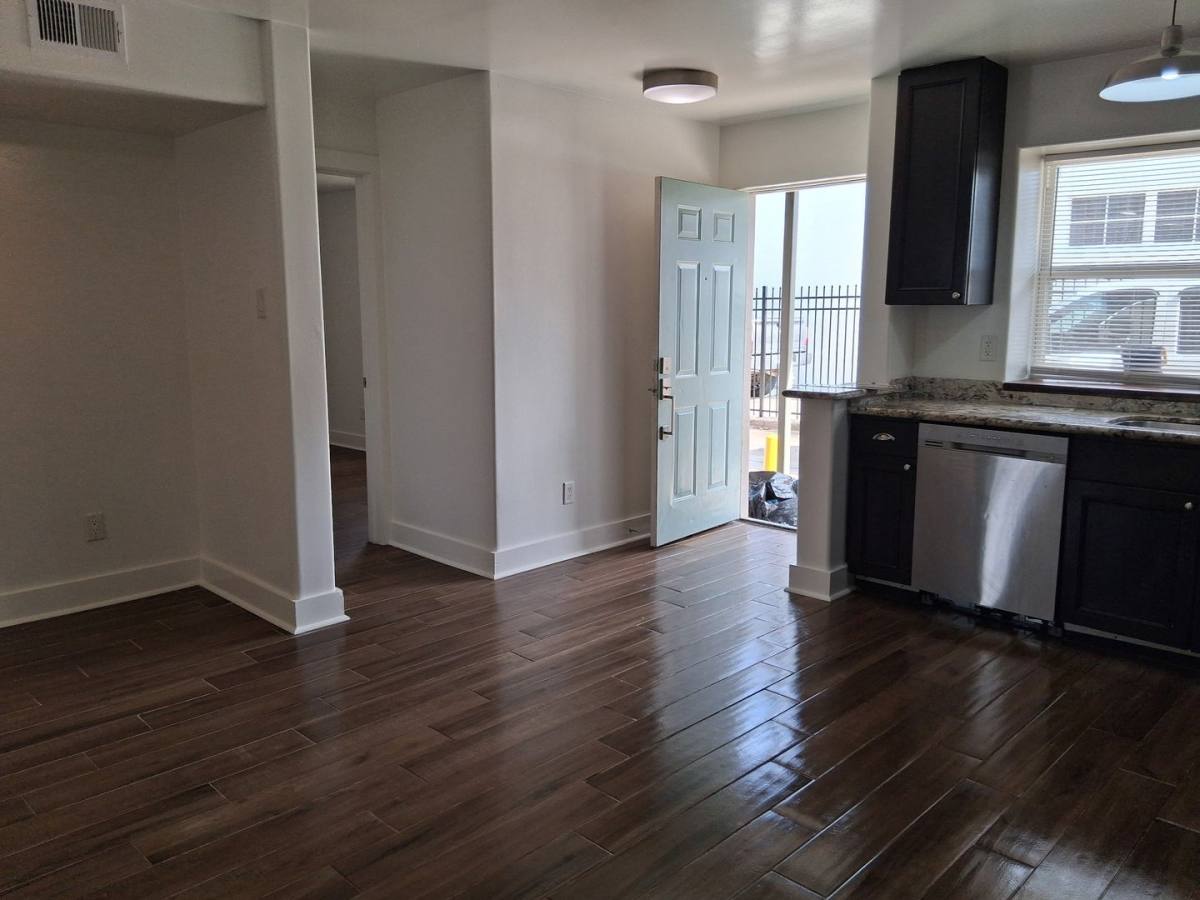 Apartment for rent at 1417 Annunciation St, New Orleans, LA 70130