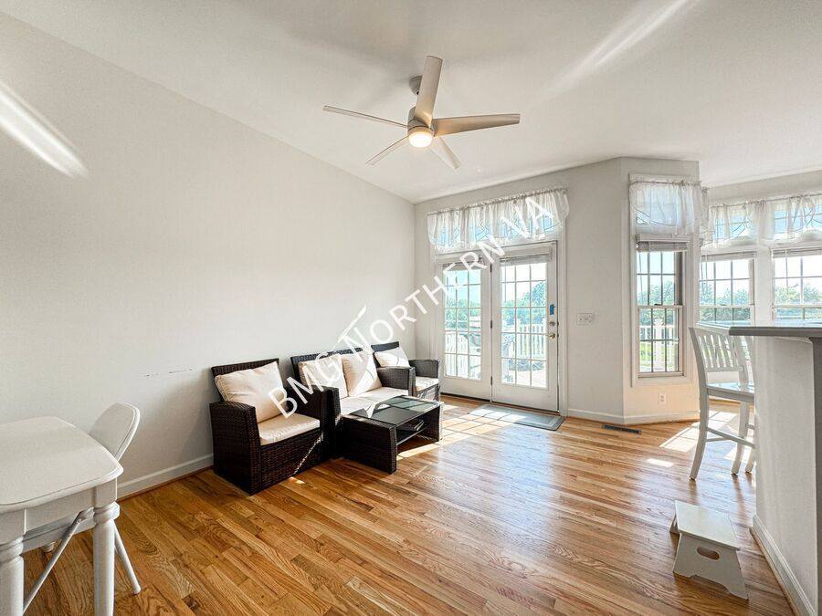 Townhouse for rent at 43003 Golf View Dr, Chantilly, VA 20152