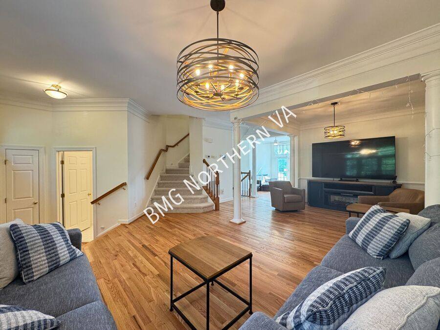 Townhouse for rent at 43003 Golf View Dr, Chantilly, VA 20152
